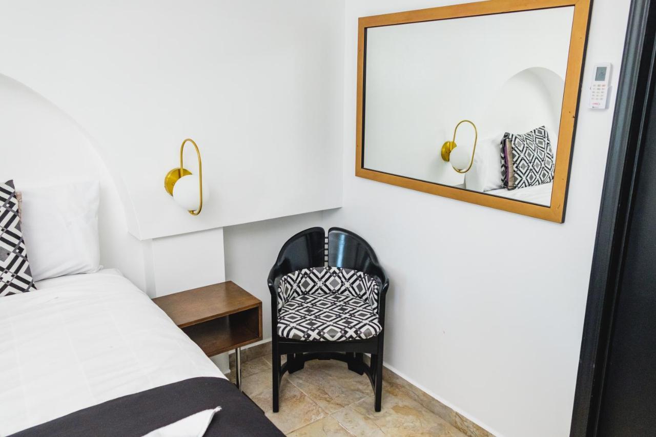 Hotel Revolucion Tijuana Bagian luar foto